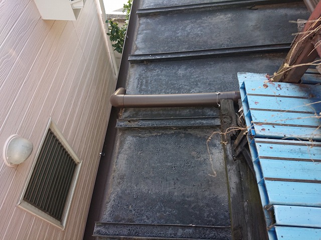 雨漏りしている瓦棒屋根